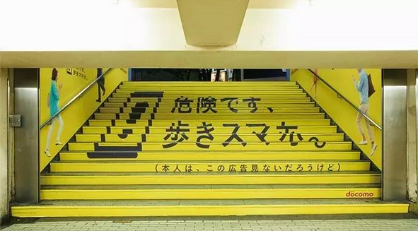 這個系列廣告有多組樣式，發(fā)揮一手吐槽功夫。