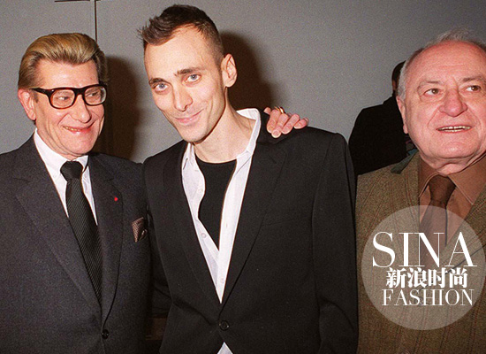 Yves-Saint-Laurent、Hedi-Slimane、Pierre-Bergé在Dior后臺的合影