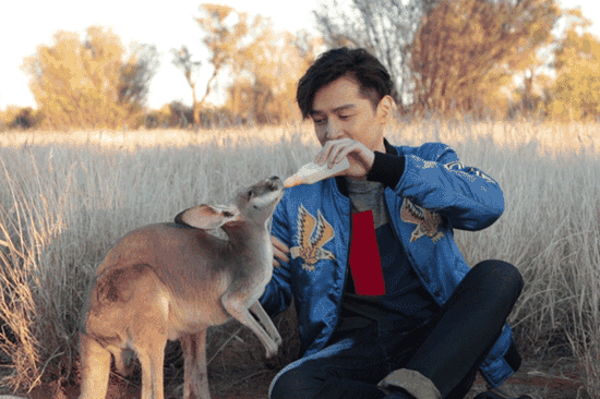 乖哦，慢慢吃~