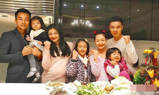 大S孕后久違現(xiàn)身，與小S一家齊聚