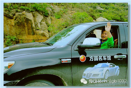 財富1032《@有車人》節(jié)目的做客嘉賓、方圓名車館資深評估師程璐伴大家而行，還可以邊欣賞風(fēng)景邊評估車