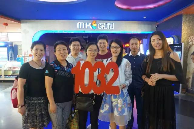 認識的不認識的，拍張合照就是朋友啦