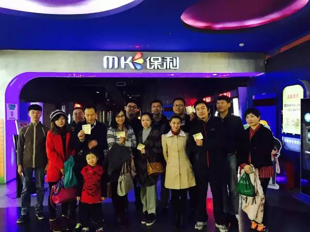 來(lái)張“全家?！保她R了，我們準(zhǔn)備進(jìn)場(chǎng)嘍