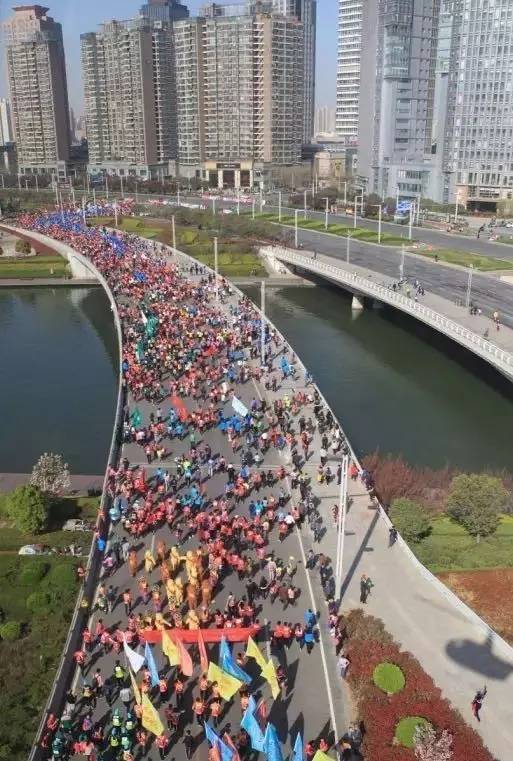 鳴槍開炮，奔跑吧，寶貝！