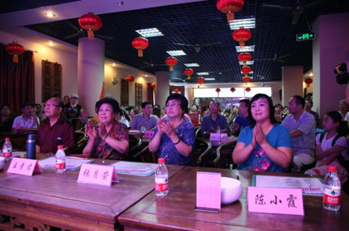 我省著名豫劇表演藝術(shù)家素君（左2）、常香玉弟子、國(guó)家一級(jí)演員張?jiān)聵s（右2）