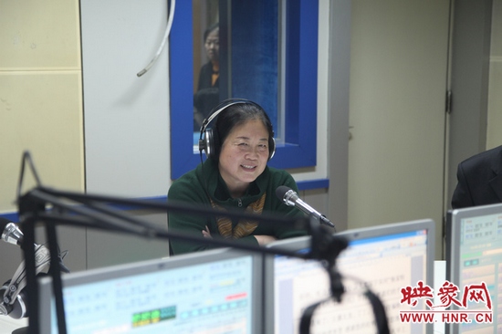 河南省工商局黨組書記、局長周春艷做客信息廣播
