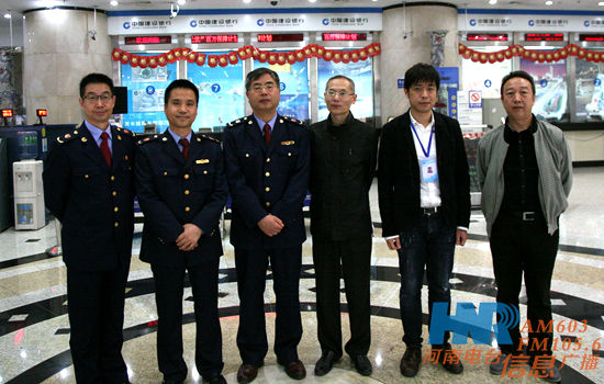 信息廣播副總監(jiān)魏志剛、民生資訊部負(fù)責(zé)人王昊與郭群一行在廣播大廈