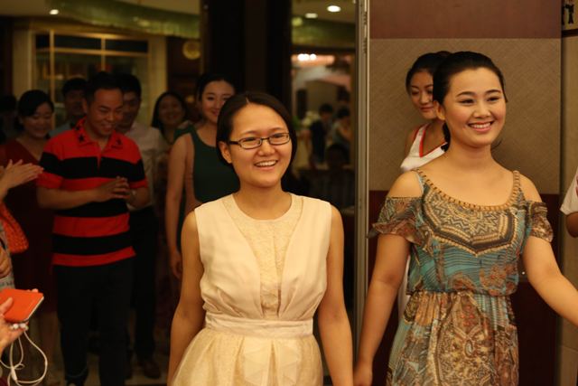 教育廣播主持人登臺(tái)：子楊、悠揚(yáng)