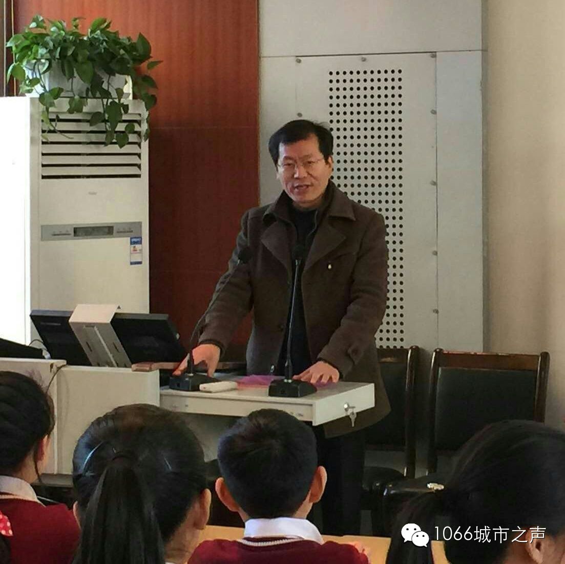 雙方領導講話，同學們聽得都好認真?。? complete=