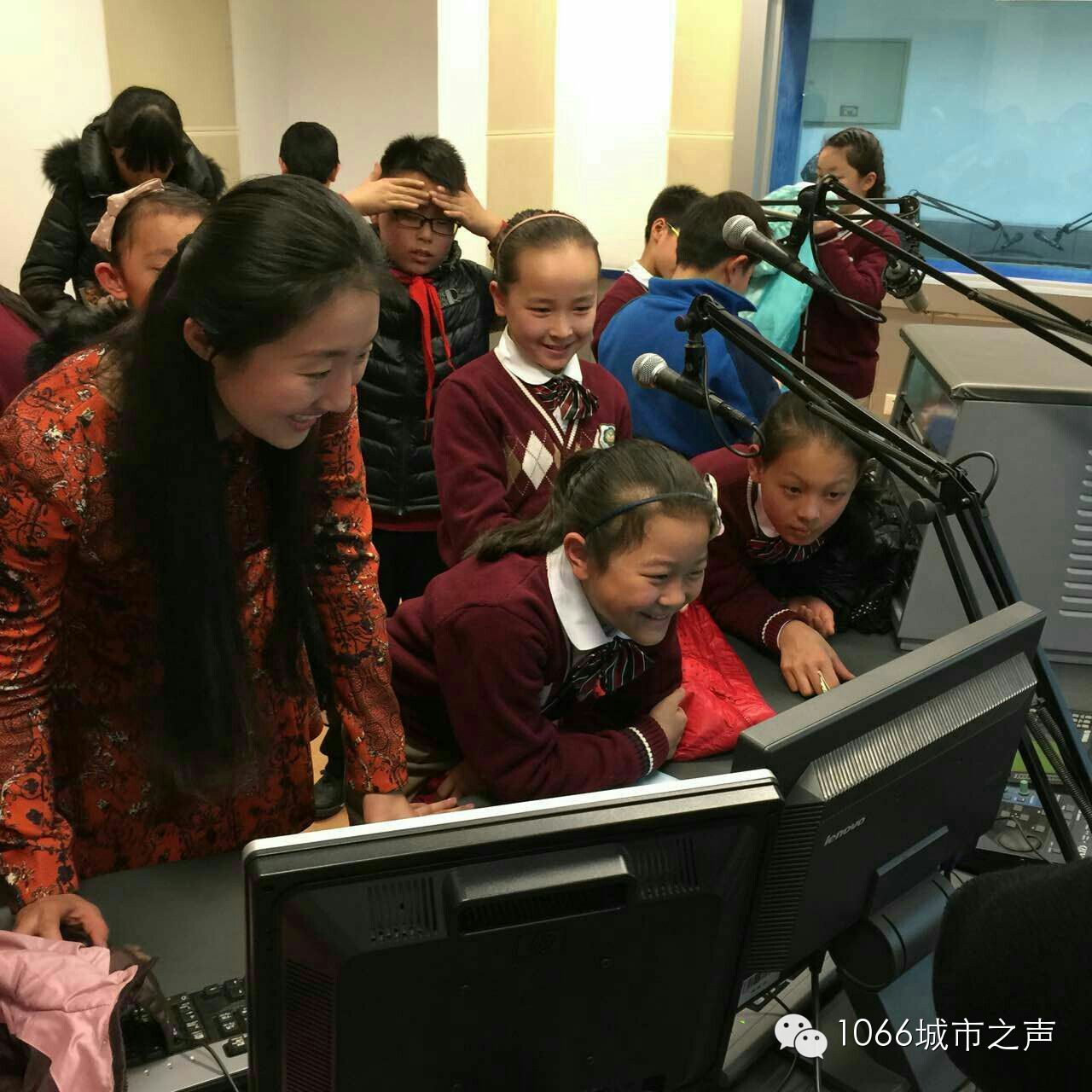 “好激動，好激動”！天天上學、放學都從廣播大廈經(jīng)過，今天終于進來了！