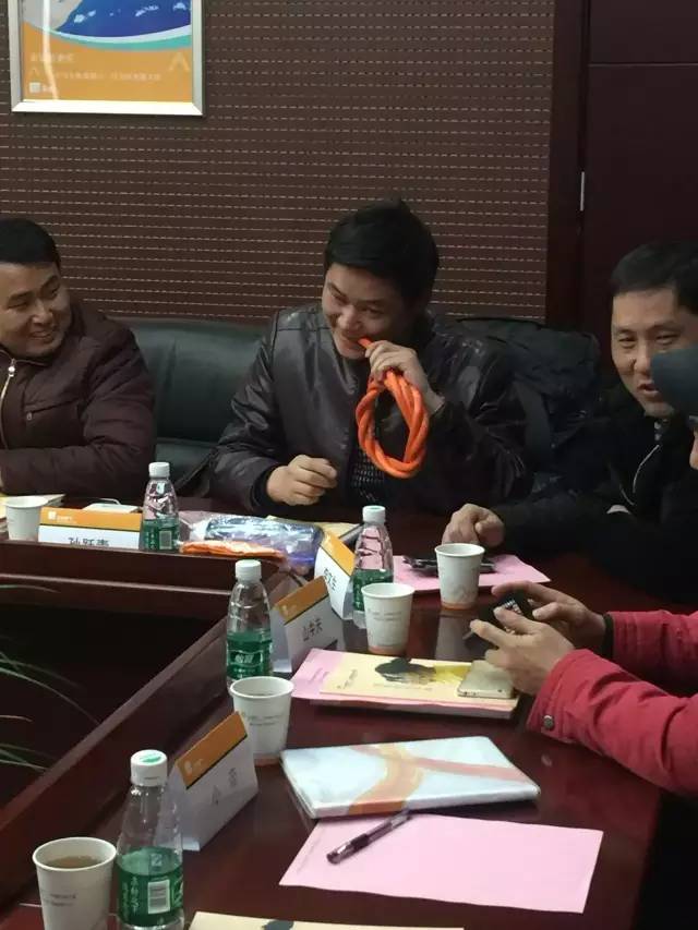 小編想問一下咬膠管的孫老師，優(yōu)質(zhì)膠管的口感如何呢？