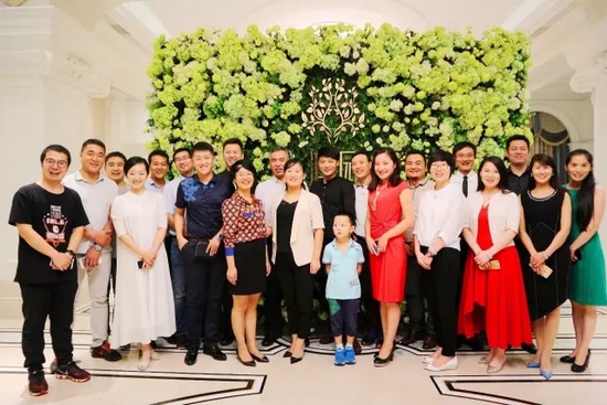 期待的時(shí)候，總是很長，相聚的時(shí)候，總是很短。