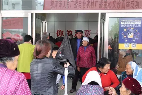 現(xiàn)場(chǎng)真是的人山人海，只能用太火爆三個(gè)字形容了！