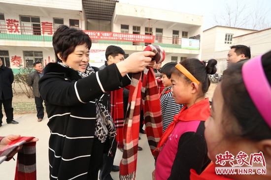 河南電臺(tái)音樂廣播魅力881的志愿者走進(jìn)濮陽市臺(tái)前縣徐嶺東村小學(xué)