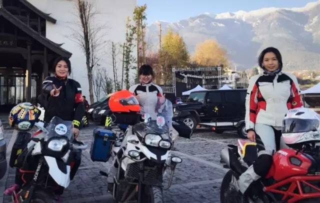 中間是菲菲？