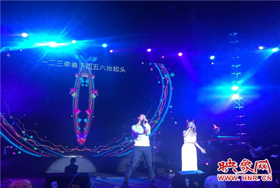 丁當(dāng)現(xiàn)場分享了她的代表曲目，《猜不透》全場大合唱，歌手嚴(yán)爵充分展現(xiàn)創(chuàng)作型歌手的特點。