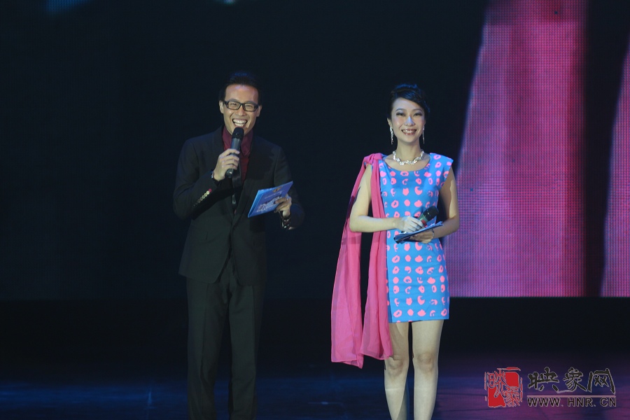 現(xiàn)場主持人雨晨、小糖