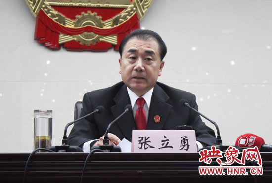 省高院院長張立勇說，全省法院一定要堅定為農(nóng)民工討薪的立場不動搖