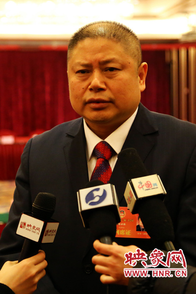 全國政協(xié)委員，河南弘昌集團、信陽毛尖集團董事長陳世強