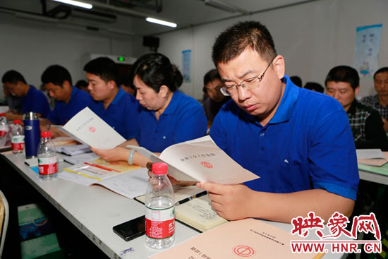 5月15日上午，全國總工會(huì)送教到基層-富士康工會(huì)干部（河南站）培訓(xùn)班在富士康鄭州科技園開班。