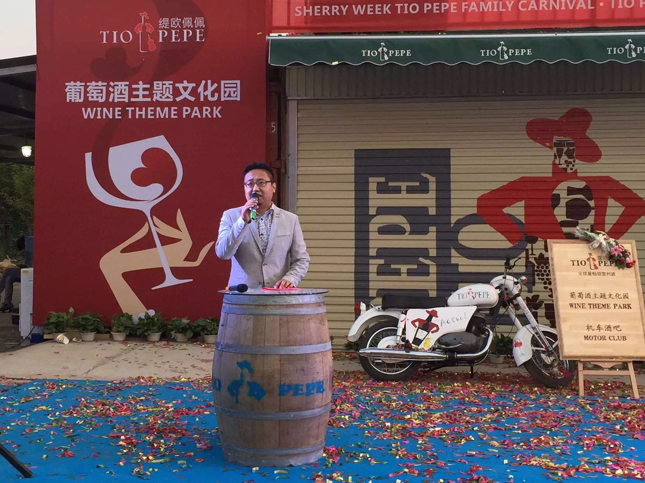 我們的巖歐巴出場嘍！真的是迷倒臺下一片！