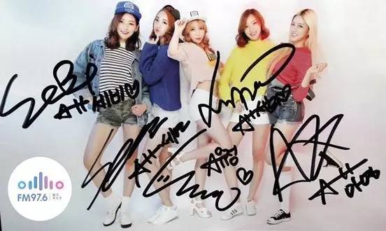 哎呦不錯(cuò)哦！路飛收到美女們的簽名照，到底中意哪一位呢？