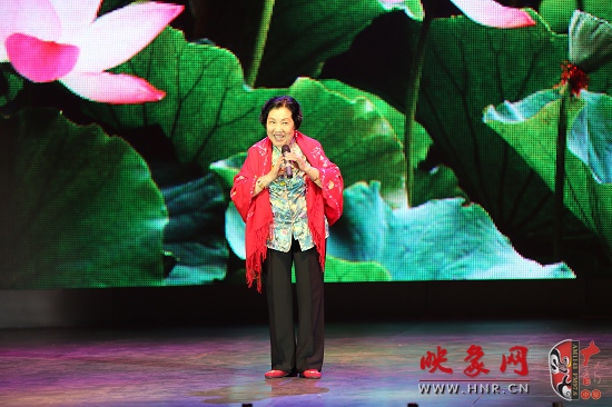 著名越調(diào)表演藝術(shù)家、越調(diào)皇后毛愛(ài)蓮演唱《白奶奶醉酒》選段“好一個(gè)俊俏的趙鳳英”