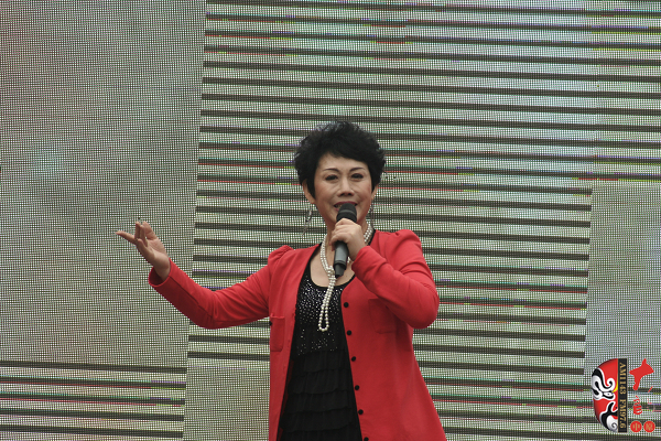 著名豫劇表演藝術(shù)家魏俊英現(xiàn)場演唱豫劇《紅菊》選段“十祝?！?、《五世請纓》選段“先王爺封我是個(gè)長壽星”