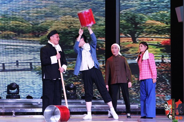 第五場，素雅青年豫劇團(tuán)徐國言飾老支書