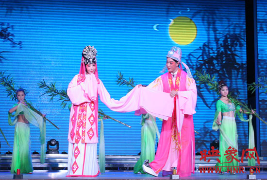 豫劇《必正與妙?！匪季d綿恨綿綿　演唱者：木子　池城