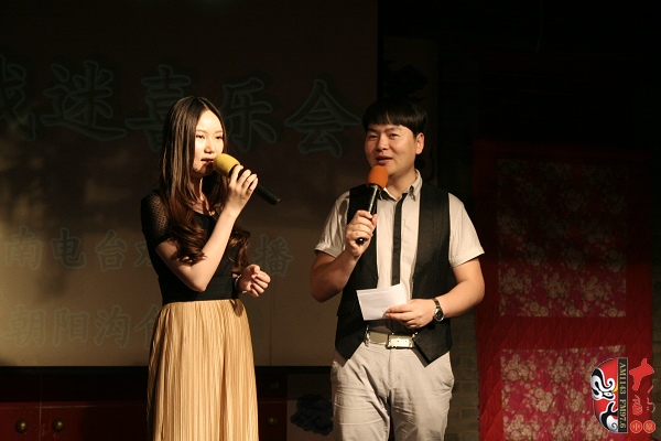 主持人：河南電臺戲曲廣播《越學(xué)越開心》主持人張琳，著名戲曲節(jié)目主持人、戲曲廣播當(dāng)家小生月陽