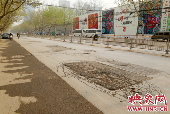 南陽(yáng)路因?yàn)榈罔F將要施工而暫緩大修。