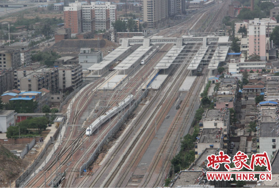 本次運(yùn)行試驗(yàn)由2列CRH2A型動(dòng)車組擔(dān)當(dāng)，計(jì)劃試驗(yàn)速度為每小時(shí)200公里。