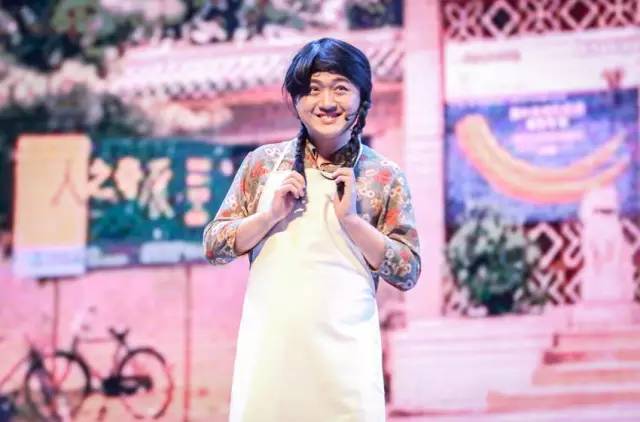 小品《那些年我們錯過的一支舞》，主播樂天、張嵩的裝扮你給打幾分？