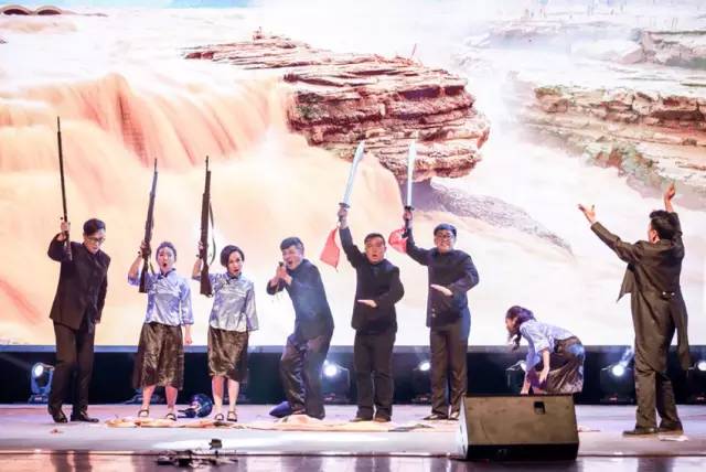 作為本場晚會的最后一個節(jié)目，《黃河大合唱》刷新你完全不一樣的體驗(yàn)。