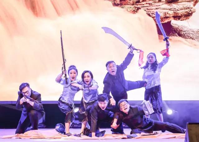 作為本場晚會的最后一個節(jié)目，《黃河大合唱》刷新你完全不一樣的體驗(yàn)。