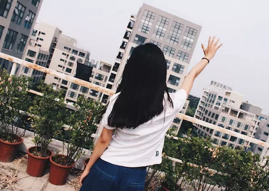 你問我要去向何方，我指向天空的方向。