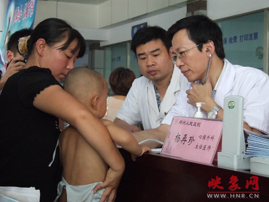 河南電臺免費救治先心病患兒義診活動走進滑縣