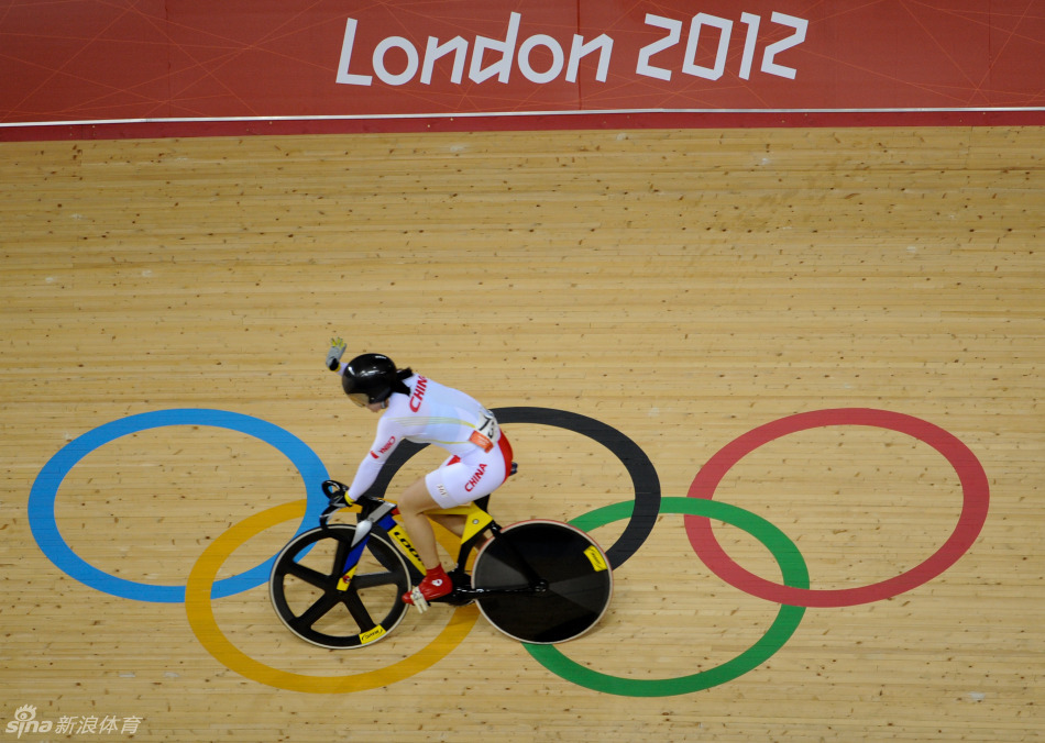 自行車女子爭先賽郭爽晉級(jí)4強(qiáng)