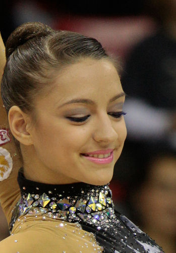 卡納耶娃，那一低頭的溫柔