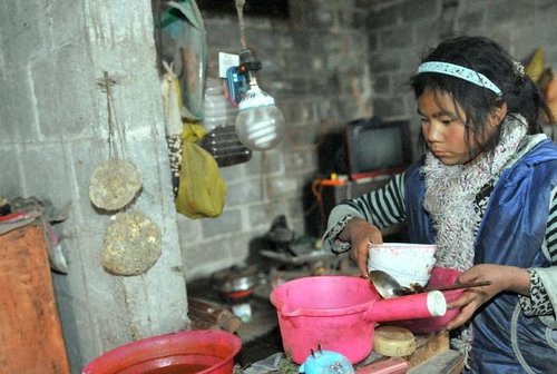 “最堅(jiān)強(qiáng)留守女童”：9歲撐起一個家