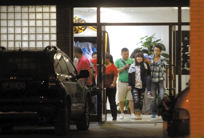 2012年9月17日，廠橋小學(xué)門口，一女子駕車錯將油門當剎車，撞死一男學(xué)生。