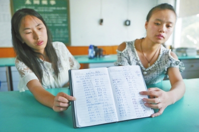 劉龔帶的2012屆畢業(yè)生一天就募捐了5000多元，并一一登記