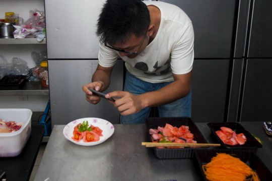 大學(xué)生創(chuàng)業(yè)青年菜君賣(mài)菜變成一種享受