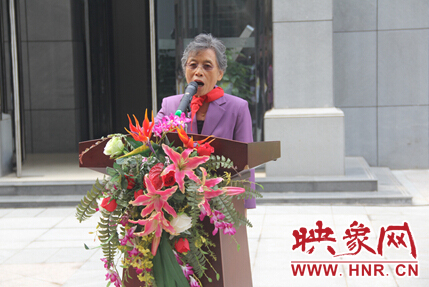 周恩來鄧穎超秘書趙煒發(fā)言致辭