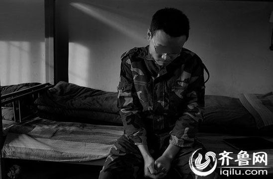 　因癡迷于賭博，研究生方光被學(xué)校開除。方光在濟(jì)南一戒網(wǎng)學(xué)校接受教育