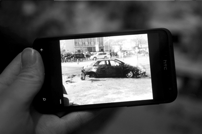 　　路人拍下的該車自燃情景。