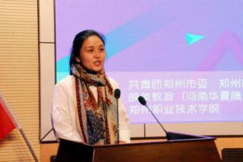 劉蕓暢老師與同學(xué)們分享創(chuàng)業(yè)經(jīng)驗