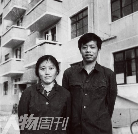 1980年，李銀河與王小波結(jié)婚時在宿舍樓下