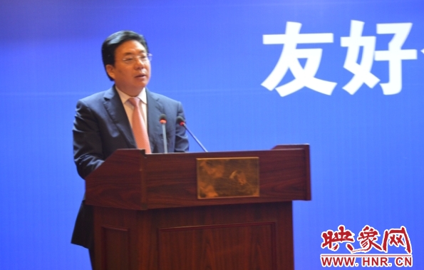 市委副書記、市長李柳身出席簽約儀式并講話